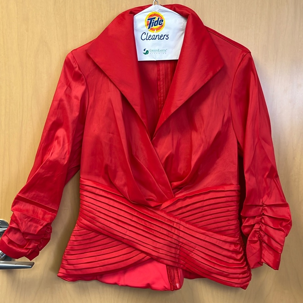 Tadashi size 8 red lined pleated top